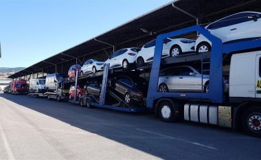 Trafikonin makina nga Italia, bien “në rrjetë” tre persona në Durrës