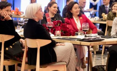 Darka me ambasadorët, Yuri Kim në një tavolinë me Lindën, të buzëqeshura ndjekin fjalimin e Ramës (FOTO LAJM)