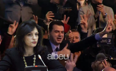 Nuk i dalin llogaritë! Jozefina Topalli reagon për Kuvendin e Bashës: 1700 veta në sallë e 5004 delegatë?! (FOTO LAJM)