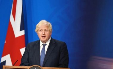 Britania miraton masat e reja anti-Covid, Johnson “tradhtohet” nga deputetët e tij