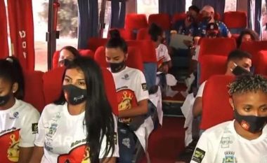 Skandal në Brazil, autobusi i ekipit të femrave sulmohet nga dy persona