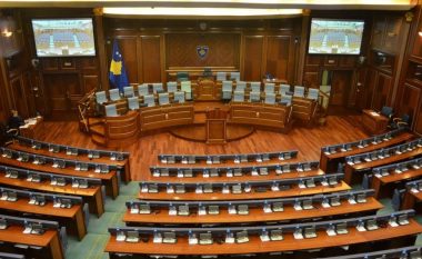 Kosovë, opozita kërkon sanksione ndaj deputetëve që mungojnë në seanca