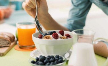 5 ushqimet më të mira për mëngjes kur zgjoheni të fryrë