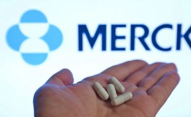 CEO i Merck sulmon kompaninë Pfizer: Pilula e tyre ka shumë efekte anësore