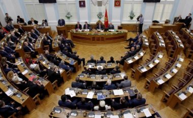 Opozita në Mal të Zi tërhiqet nga mocioni i mos-besimit, çfarë kërkon