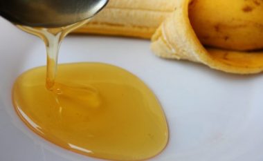 Çfarë gjendet në tulin e bananes që po të përzihet me mjalt sjell “magjinë” mbi lëkurën tuaj