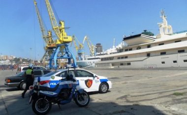 Me dokumenta false drejt Italisë, prangosen dy persona në portin e Durrësit