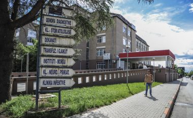 Sherr mes grave në Prishtinë, goditet me thikë një grua