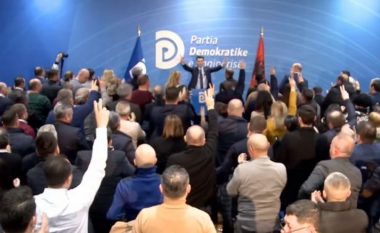 Miratohet rezoluta e Këshillit Kombëtar të PD: Çdo vendim i lëvizjes Berisha është nul, jemi me Bashën