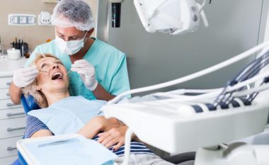 Ekspertët: Kontrollet e shpeshta te dentisti kapin në kohë sëmundjen e Hiv/Aids