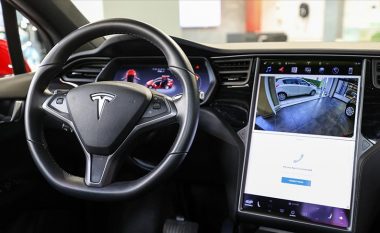Tesla Model 3 dhe Y vijnë me një çip të ri dhe bateri të re