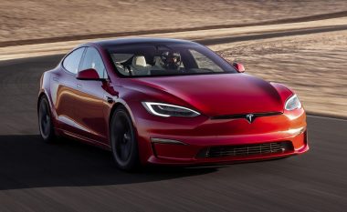 Tesla thyen rekord në shitjen e makinave