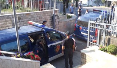 Grabitën me armë dhe dhunuan Naim Çangun në Nikël, Gjykata lë në shtëpi një nga të dyshuarit