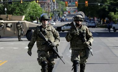 Gjeneralët amerikanë japin alarmin: Ushtria të bëhet gati për një grusht shteti
