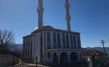 E FUNDIT/ 22-vjeçari gjendet i ngrirë para xhamisë në Librazhd, mjekët i shpëtojnë jetën