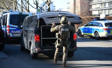 Tmerr në Gjermani! Një person i armatosur hap zjarr në sallën e leksionit, disa studentë të plagosur