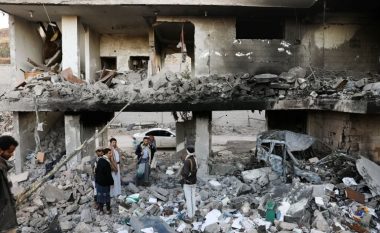 Sulm ajror në burgun e Jemenit, shënohen mbi 70 viktima