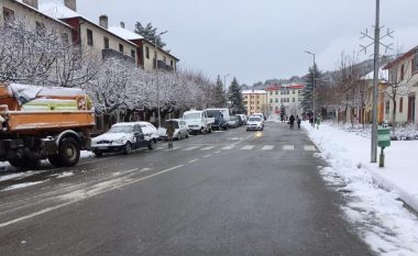 Ulen temperaturat dhe rinisin reshjet, qytetet e veriut që u zbardhën sot nga bora (FOTO LAJM)