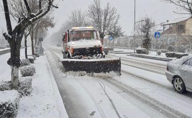 Reshjet e borës, Rama: Vijon puna pa pushim për pastrimin e rrugëve