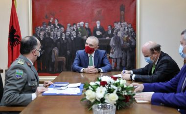 Presidenti Meta takim me krerët e ushtrisë: Duhet të marrim masa për kërcënimin rus (FOTO LAJM)