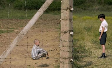 Studimi: “Djali me pizhame me vija” mund të japë mesazhe të gabuara për Holokaustin