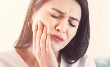 Ilaç natyral: Ja si ta largoni dhimbjen e dhëmbit në shtëpi