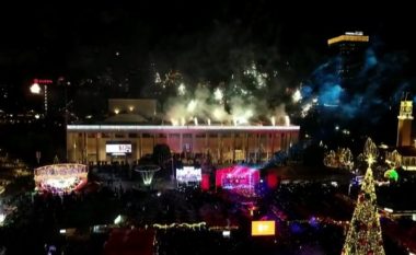 Albeu.com ju uron gëzuar Vitin e Ri 2022 (VIDEO)