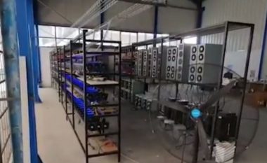 1 milion euro investim, zbulohen laboratorë kriptomonedhash në Shijak, 3 të arrestuar (VIDEO)
