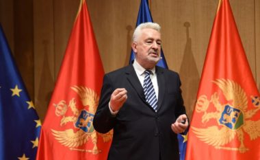 Nën frikën e rrëzimit, kryeministri i Malit të Zi merr kompetencat ministrore