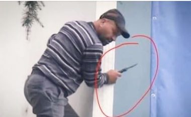 PD nxjerr pamjet: Njeriu i Berishës ngjitet me thikë te zyra e Bashës (VIDEO)