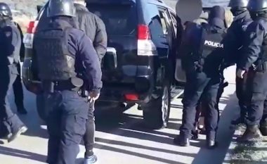 Kontrolle të befta në makina dhe ambiente, policia shoqëron 113 shtetas, 22-vjeçarit i gjenden mbi 31 mijë euro (VIDEO)