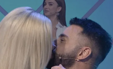 Ç’po ndodh? Konkurrentja e “Love Story” puth në buzë Robert Berishën (VIDEO)