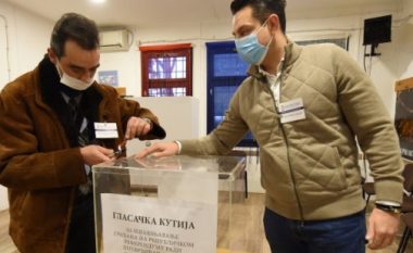 Serbët e Kosovës votojnë në referendumin në Serbi, hapen qendrat e votimit