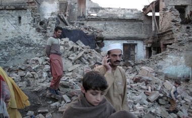 Viktima, njerëz të tmerruar e shtëpi të shkatëruara, çfarë lanë pas dy tërmetet e njëpasnjëshme në Afganistan (VIDEO)