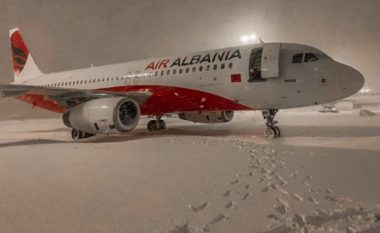 Stuhia e dëborës bllokon në Stamboll avionin “Air Albania”