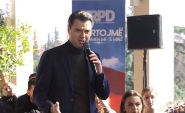 Basha takim me të rinjtë: Fundshpinat e politikanëve janë salduar në karriget e pushtetit, e ndajnë Shqipërinë si plaçë