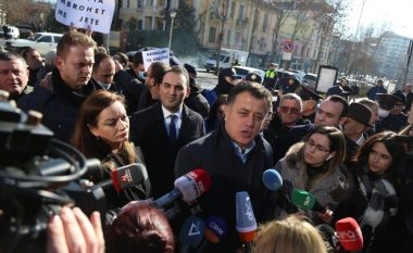 Deputetët krah Berishës i bashkohen protestës së banorëve të “5 majit”, Noka: Nuk pranojmë pazaret Basha – Rama