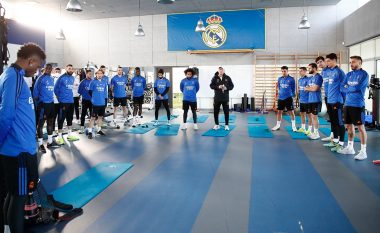 Vdekja e legjendës Paco, Real Madridi mban një minutë heshtje para stërvitjes