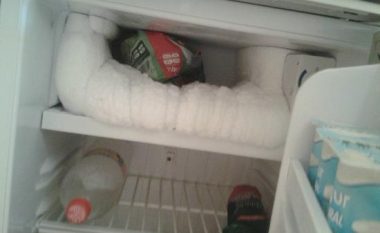 Si të shkrini dhe pastroni AKULLIN në frigorifer vetëm për gjysmë ore