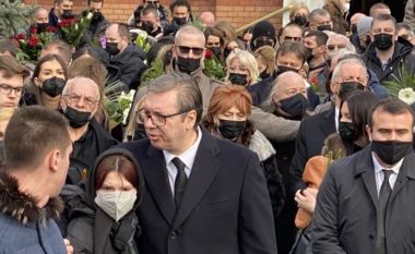 “Pusho në paqe”, Vuçiç i jep lamtumirën e fundit ish-gruas së tij gazetare (VIDEO)
