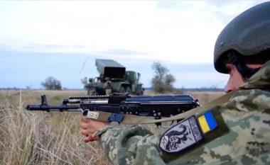 Gjermania furnizon Ukrainën me 5000 helmeta ushtarake