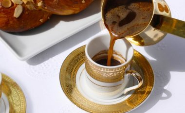 Sa e rrezikshme është të pini kafe me stomakun bosh?
