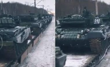 Ish-ministri nxjerr pamjet: Rusia vijon “ofensivën”, karvanë të gjatë me tanke T72 drejt Ukrainës (VIDEO)