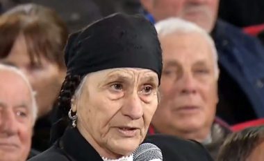 “Sali Berisha je magnet i kësaj toke”, e moshuara nga Mirdita elektrizoi sallën dhe përloti të pranishmit: Basha është simpatik (VIDEO)