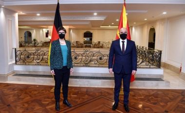 Kovaçevski zhvillon takimin e parë, pret ministren gjermane: Integrimi i Maqedonisë së Veriut është interes i BE-së