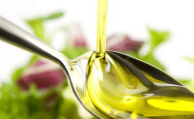 4 përfitime të mahnitshme, çfarë i ndodh trupit tuaj nëse pini vaj ulliri me stomak bosh