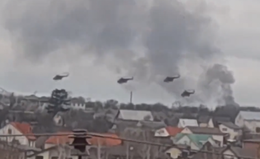 Helikopterët rusë sulmojnë pandërprerë në afërsi të aeroportit në Ukrainë (VIDEO)