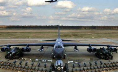 SHBA nis “zotëruesin e qiejve” pranë Ukrainës, B-52 amerikan ndodhet momentalisht në Poloni (FOTO LAJM)
