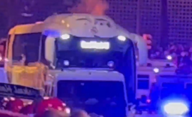 Tifozët e Bilbaos gjuajnë me shishe autobusin e Realit (VIDEO)