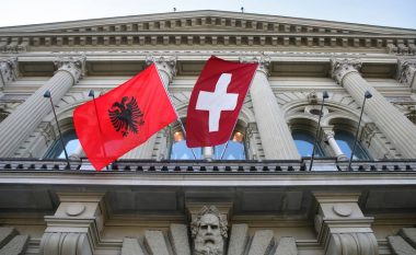 Zvicra njeh pensionet e shtetasve shqiptarë